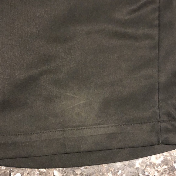 Bundle of two Greg Norman Shorts - Picture 6 of 10